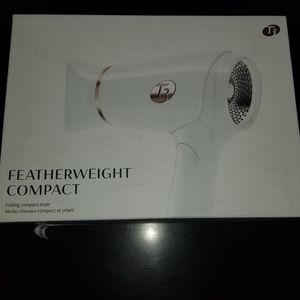 T3 Featherweight compact hair dryer